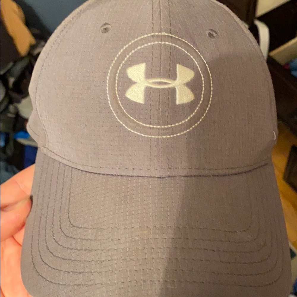UA Hat Like new! - Picture 1 of 2